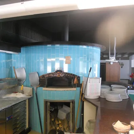 ホテル O'scugnizzo 2 ベッルーノ