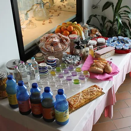 O'scugnizzo 2 Hotel