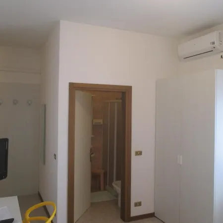 O'scugnizzo 2 Hotel