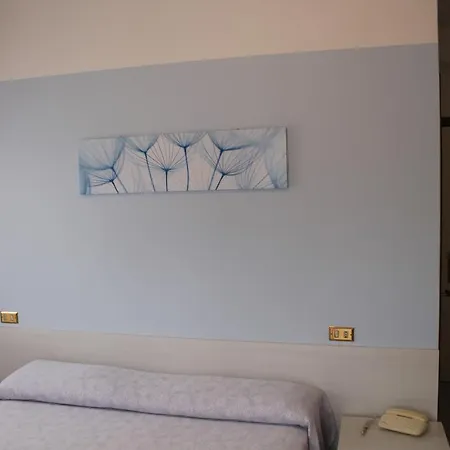 O'scugnizzo 2 Hotel 3*