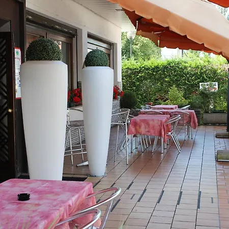 O'scugnizzo 2 Hotel 3*