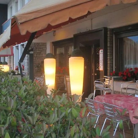 O'scugnizzo 2 Hotel