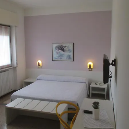 O'scugnizzo 2 Hotel 3*