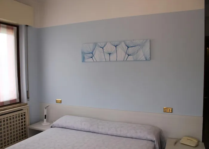 O'scugnizzo 2 Hotel 3*