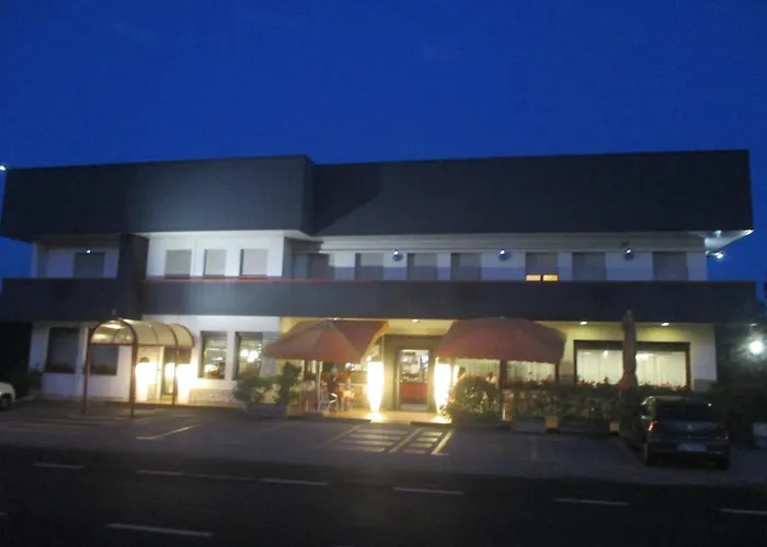 O'scugnizzo 2 3* Беллуно